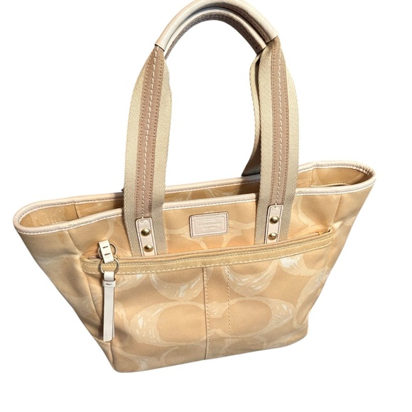 Coach Handbags - Coach HamptonTote Bag